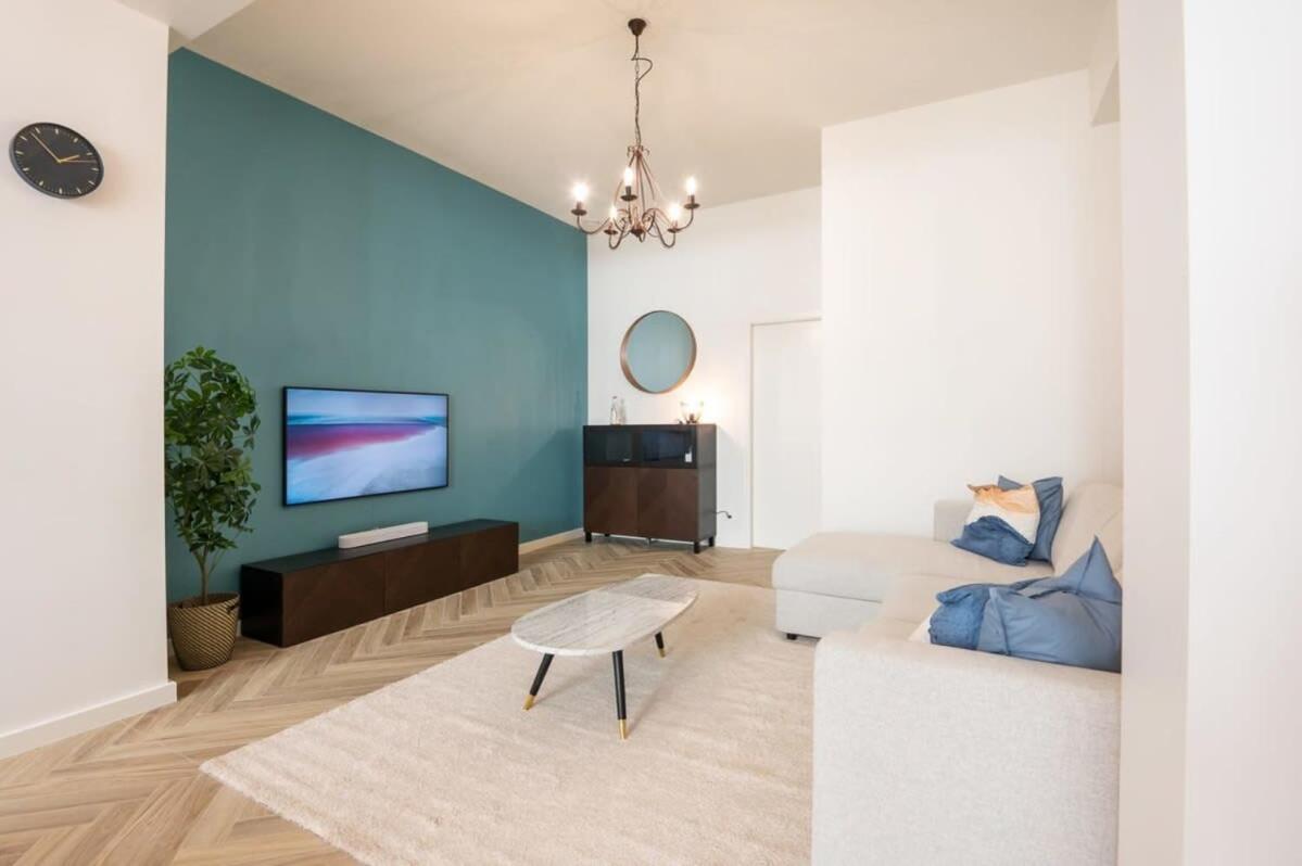 Beautiful Renovated Apartment In An Authentic Building 오스텐드 외부 사진