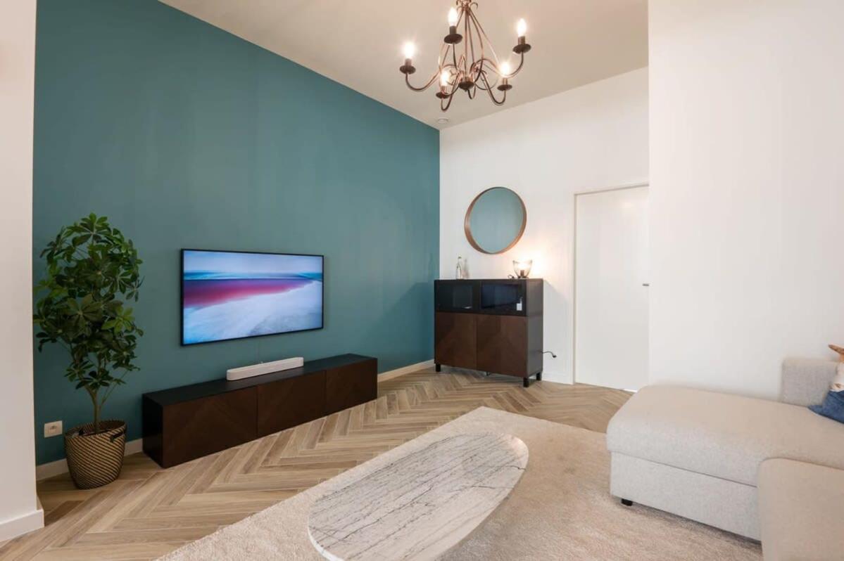 Beautiful Renovated Apartment In An Authentic Building 오스텐드 외부 사진