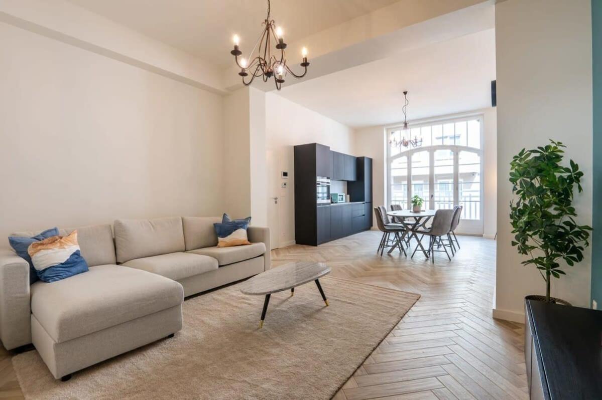 Beautiful Renovated Apartment In An Authentic Building 오스텐드 외부 사진