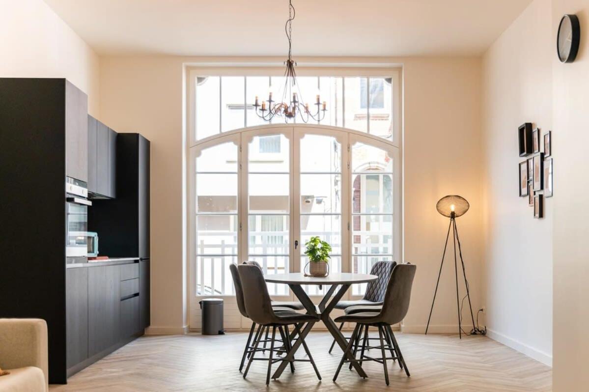 Beautiful Renovated Apartment In An Authentic Building 오스텐드 외부 사진