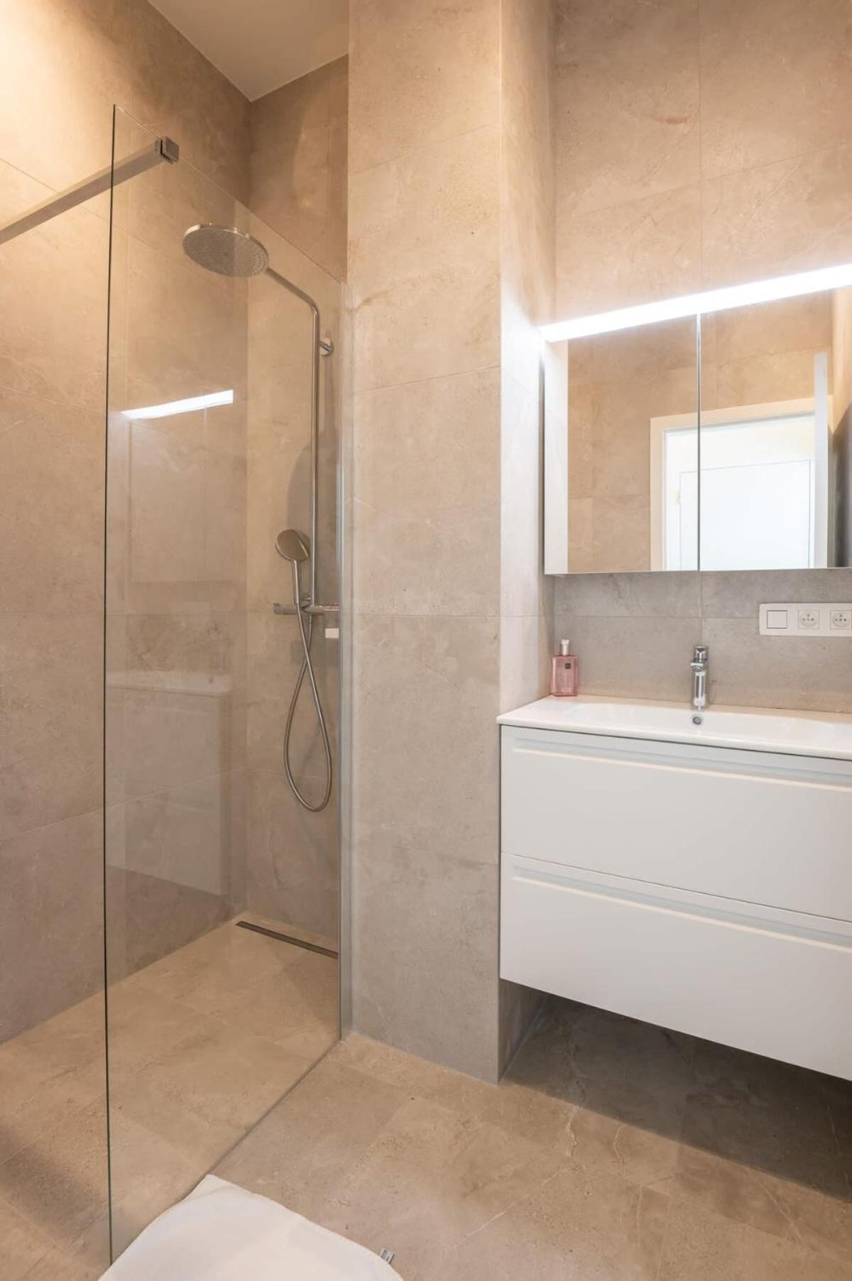 Beautiful Renovated Apartment In An Authentic Building 오스텐드 외부 사진